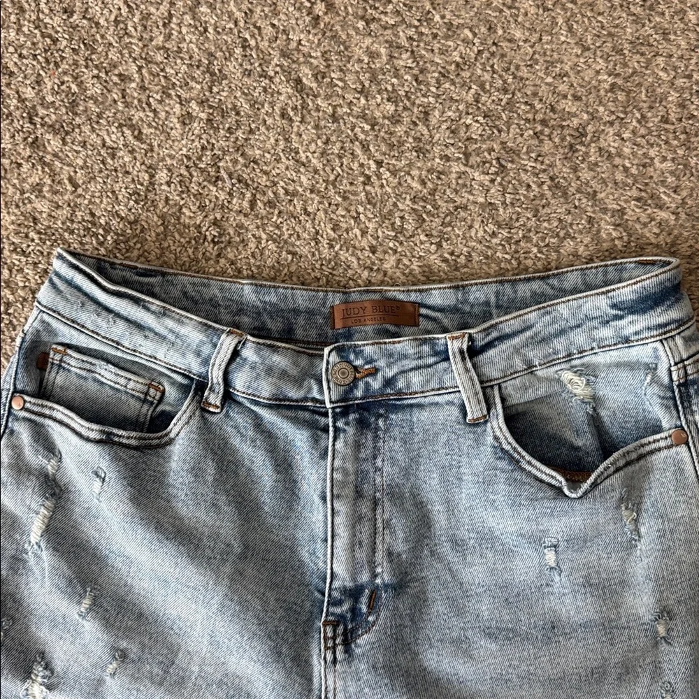 Judy Blue Faded Light Blue Distressed Denim Shorts size 1XL - Picture 2 of 4